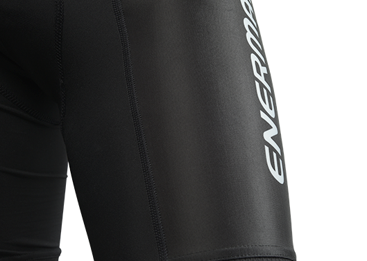 自行車車褲採用多重機能性布料，讓您舒適騎乘